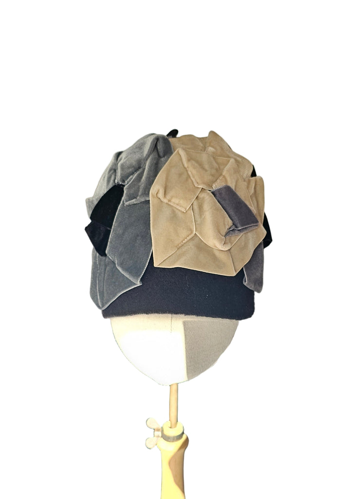 CAPPELLO CON FIORI IN RASO     LE CHAPEAU