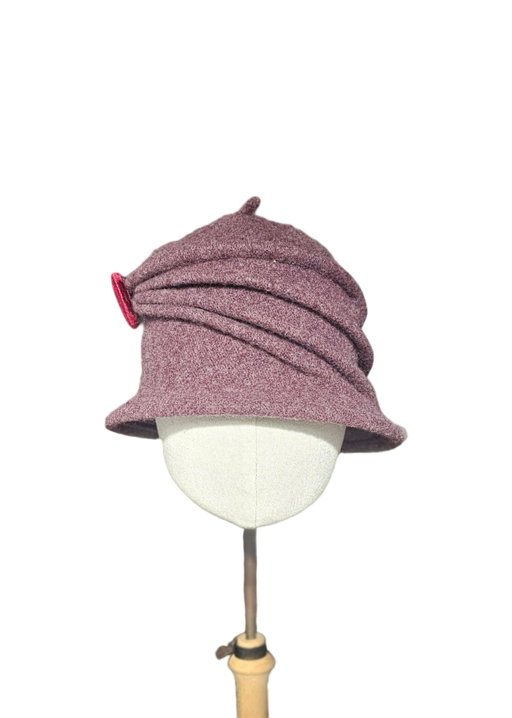 CAPPELLO CON FERRETTO E SPILLA     LE CHAPEAU