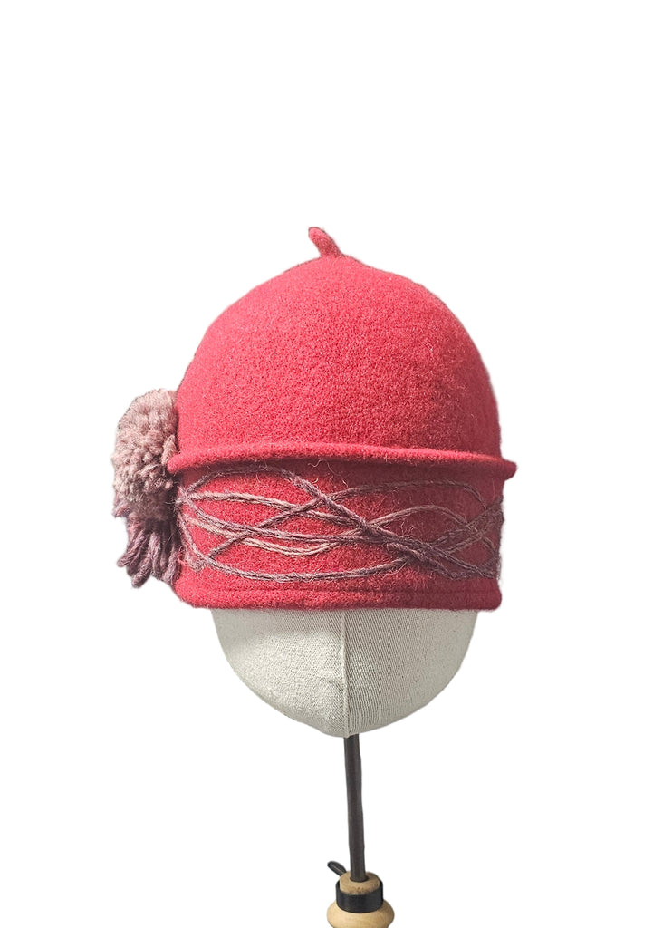 CAPPELLO CON PON PON E GUARNIZIONI     LE CHAPEAU