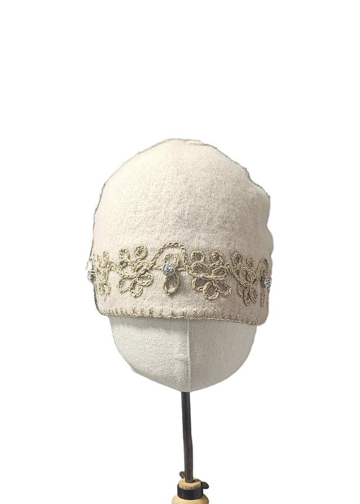 CAPPELLO CON PIETRE E RICAMO ORO     LE CHAPEAU