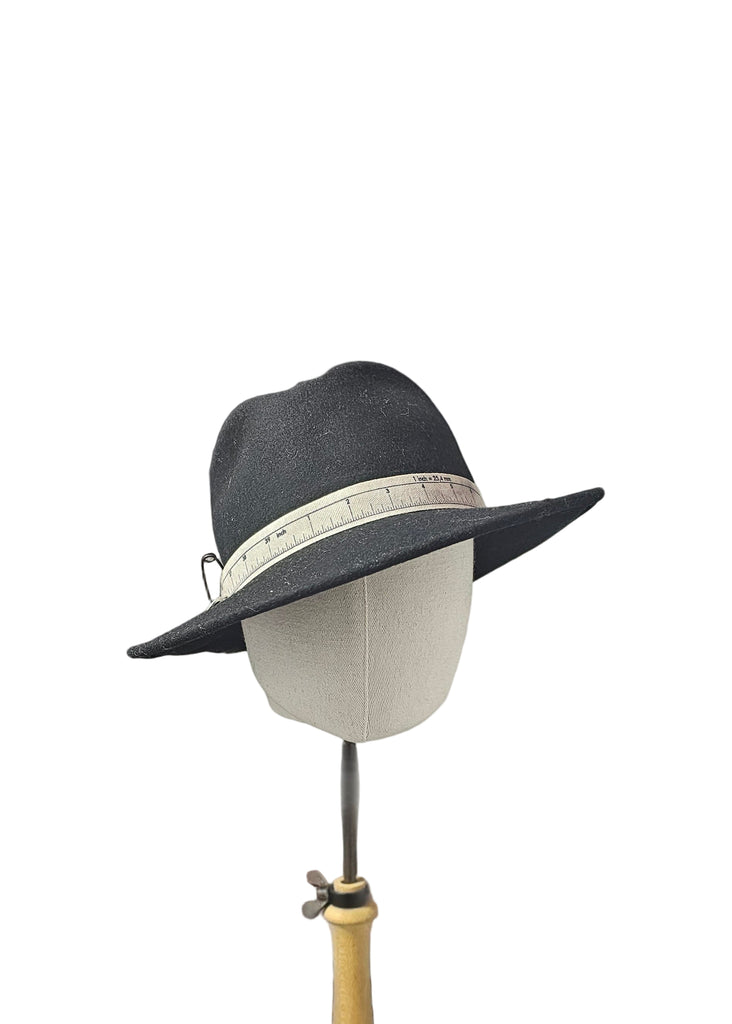 CAPPELLO CON GUARNIZIONE METRICA E SPILLE DA BAILA     LE CHAPEAU