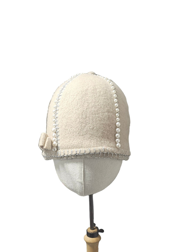 CAPPELLO CON PERLINE E FIOCCO     LE CHAPEAU