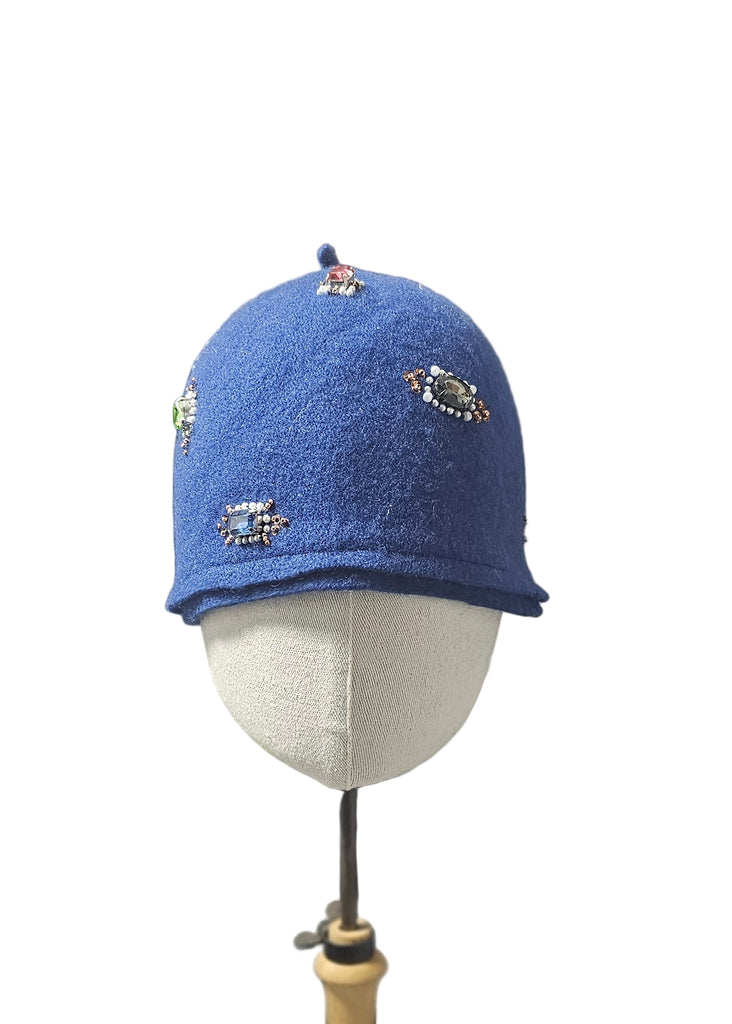 CAPPELLO CON GIOIELLI E PERLINE     LE CHAPEAU