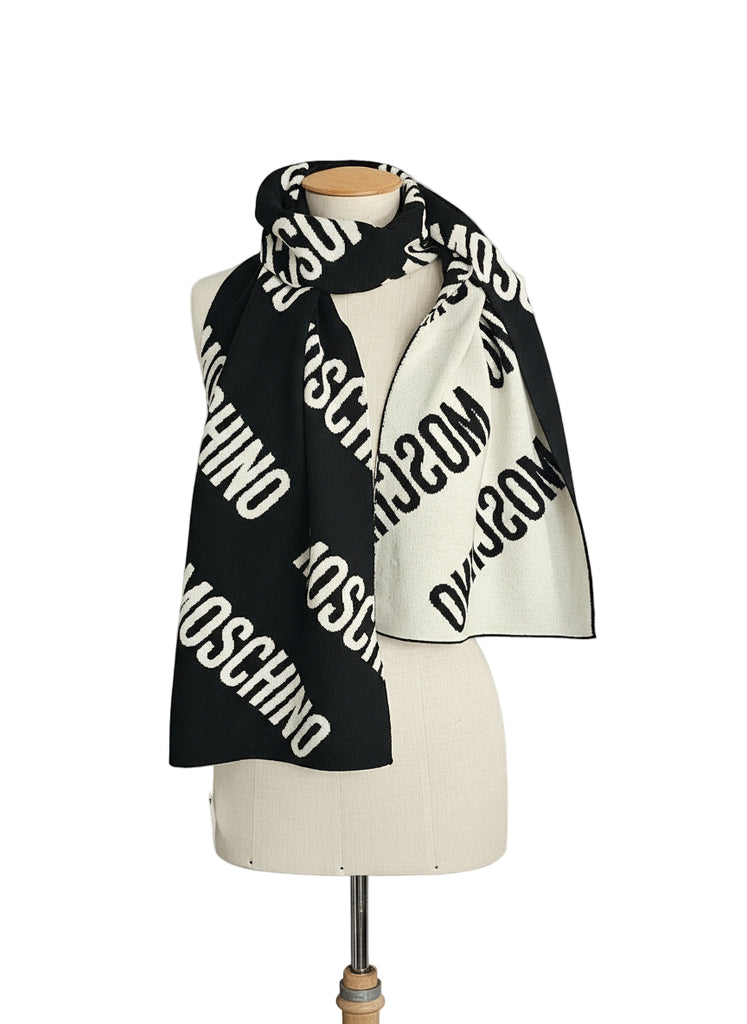 SCIARPA CON LOGO SCRITTE     MOSCHINO